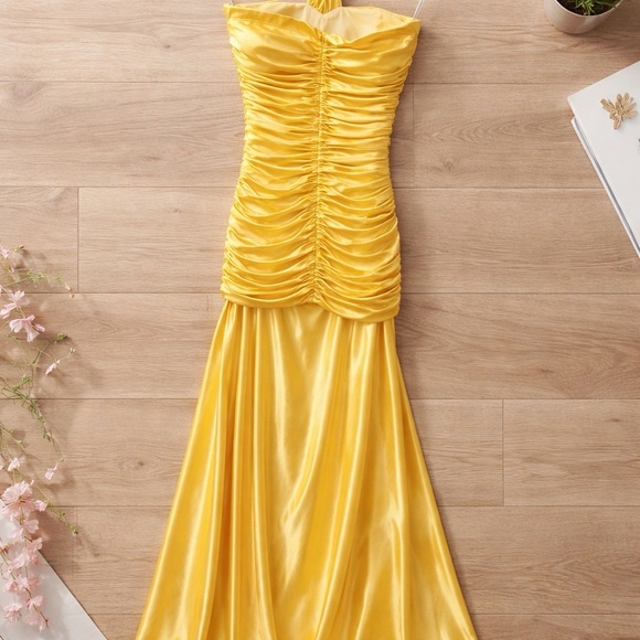 B. Darlin Daffodil Colored Sz 3/4 Ruched Formal Dress - Picture 3 of 6